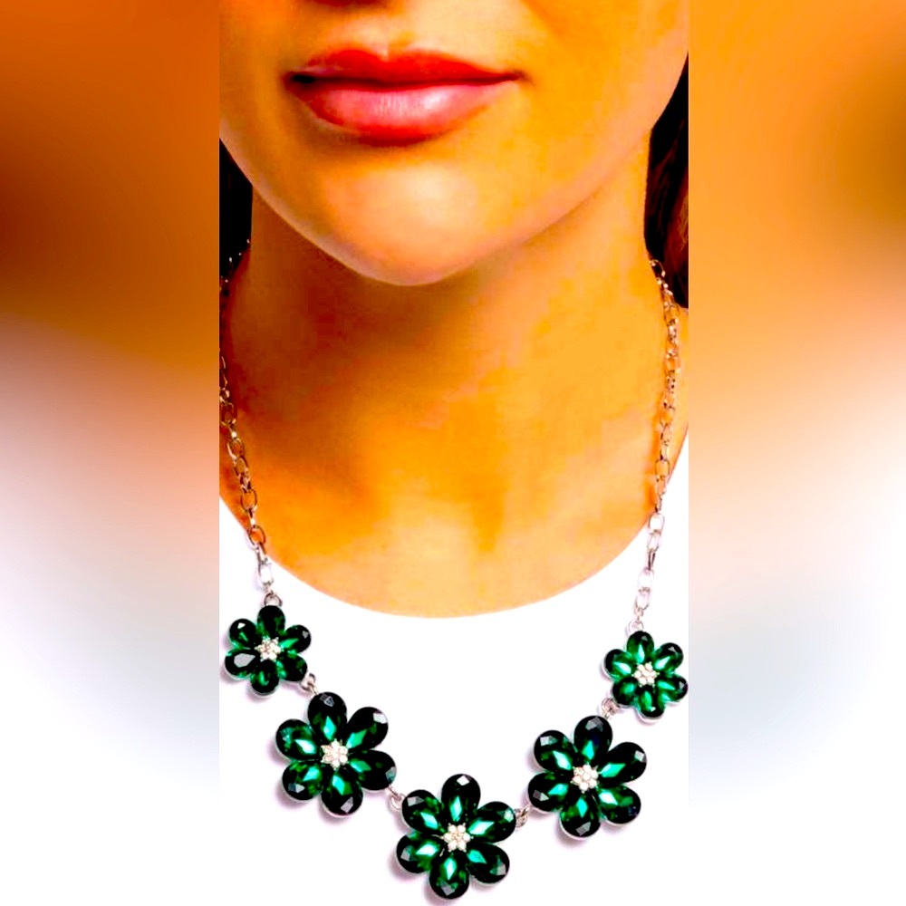 🟢🍀🟢 “WHIMSICAL WAY” GREEN NECKLACE WITH FREE EARRINGS ~ PAPARAZZI❗️🟢🍀🟢 - Picture 3 of 7